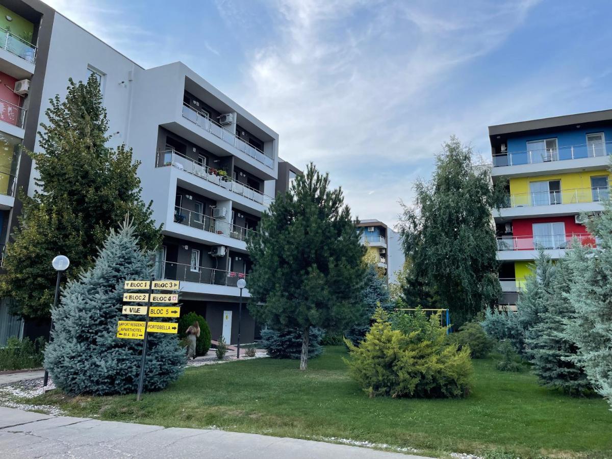 Bucharest Airport Henri Coanda & Therme-Self Check-In Otopeni Bagian luar foto